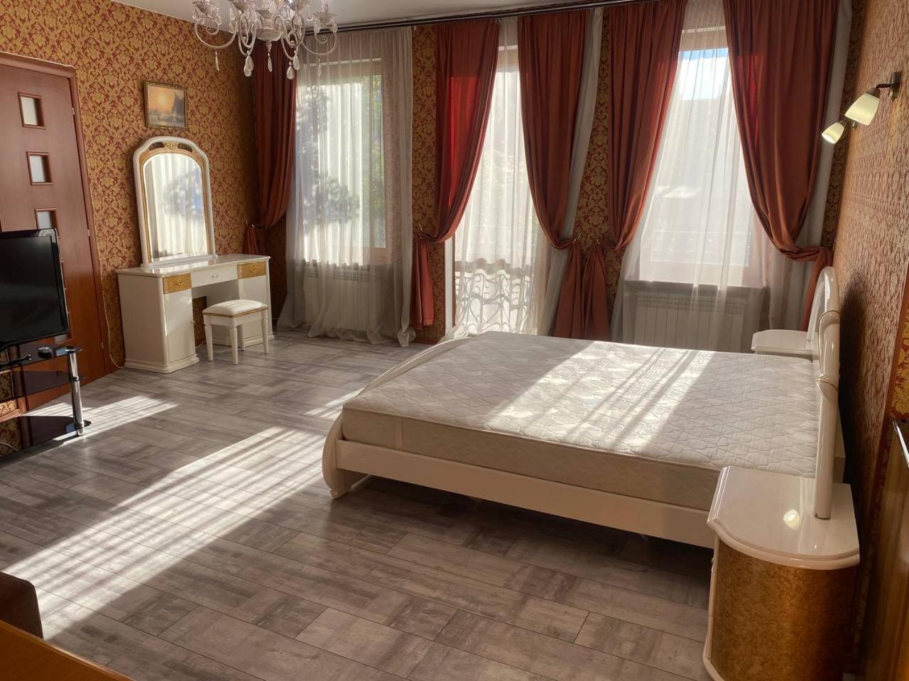 Valencia Hotel Odessa Buitenkant foto